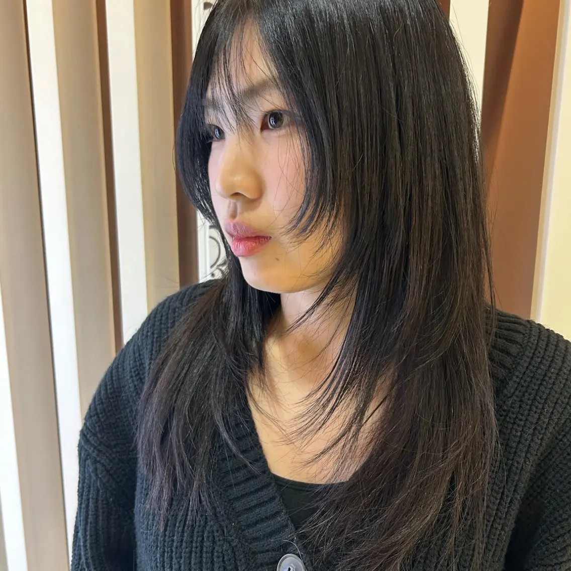 セミロング ハイレイヤー 韓国風ヘア レイヤーカット 外ハネヘア カット 髪質改善|レイヤー| 三宅星哉のヘアスタイル