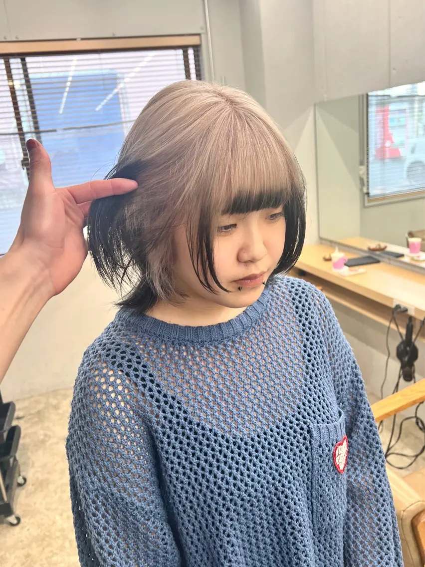 ショート カラー ベージュカラー ブリーチ ホワイトベージュ ブリーチ毛の縮毛矯正 ハイトーン/岡本智樹のヘアスタイル