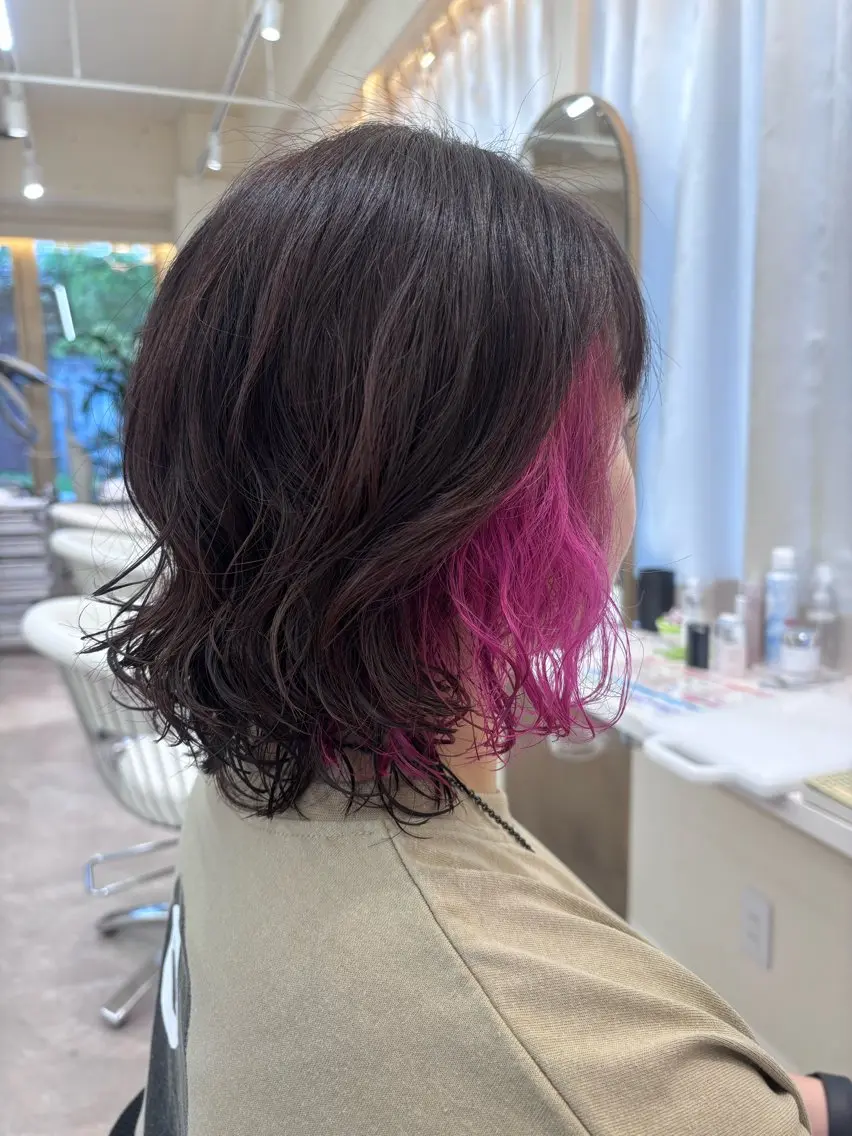 ミディアム カラー パーマ ミディアムパーマ インナーカラー ピンクカラー トリートメント カット ヘアカラー トリートメント stella KOKONEのヘアスタイル