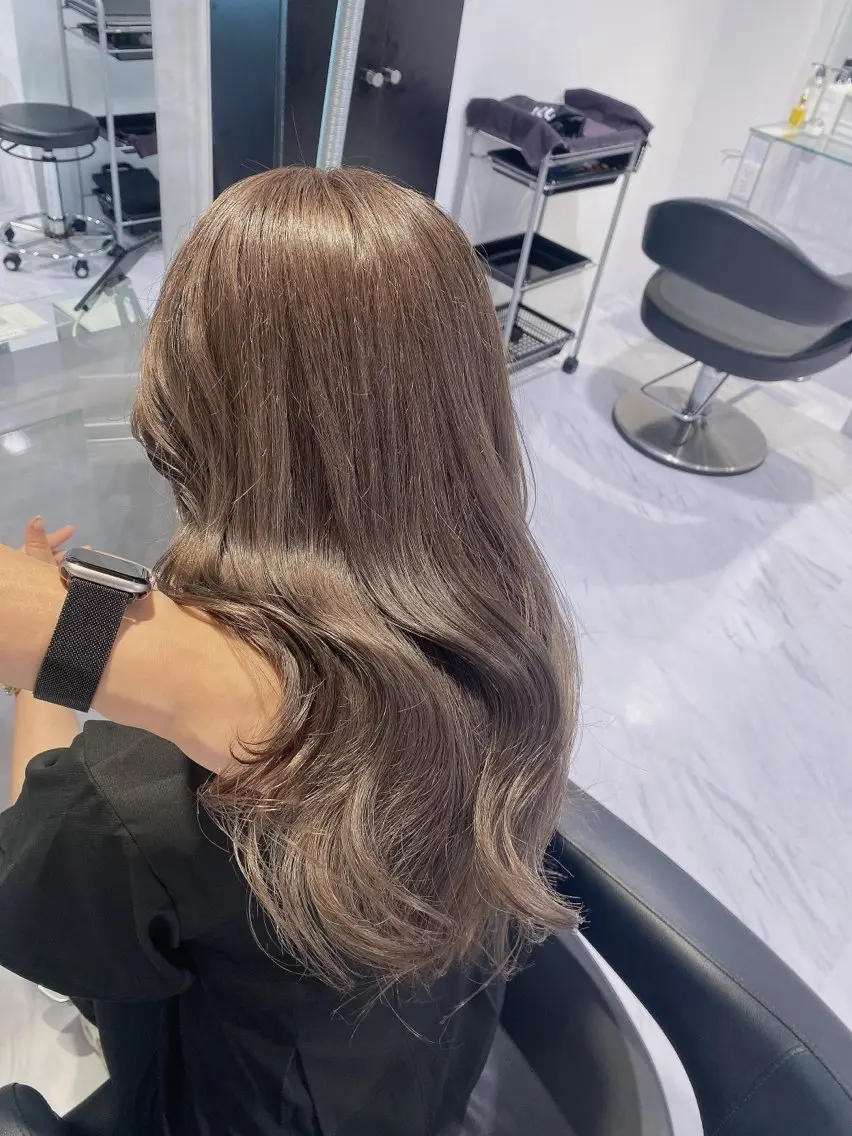 セミロング カラー センターパート特化 井上健太のヘアスタイル