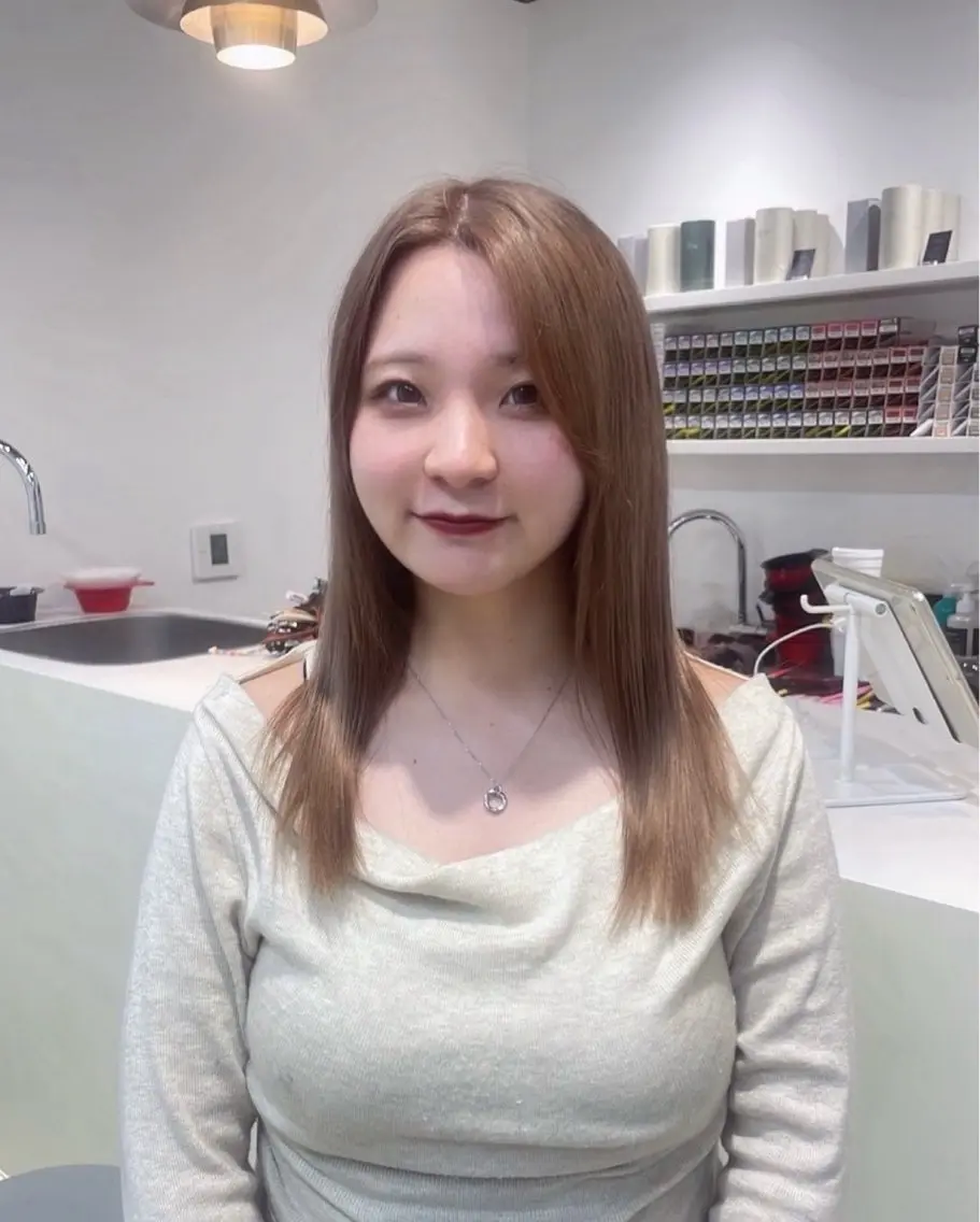 セミロング ヘアカラー mihane fit hueのヘアスタイル