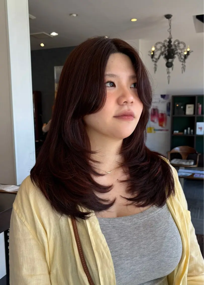ロング ロングレイヤー 外国人風カラー レイヤーカット ロング カット ヘアカラー ヤスダ ホノカのヘアスタイル