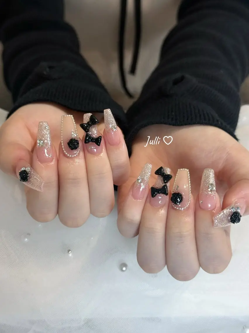 ネイル ボルドー ブラウン チークネイル ドット フットネイル Julli NailStudioのネイルデザイン