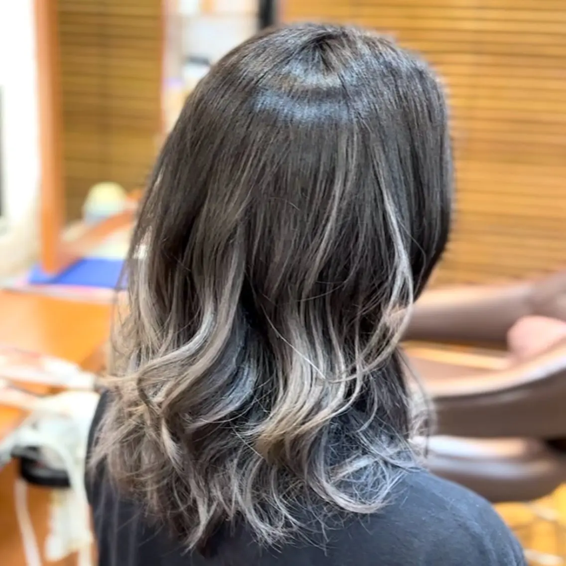 ミディアム カラー バレイヤージュ レイヤーカット 小川 修平のヘアスタイル