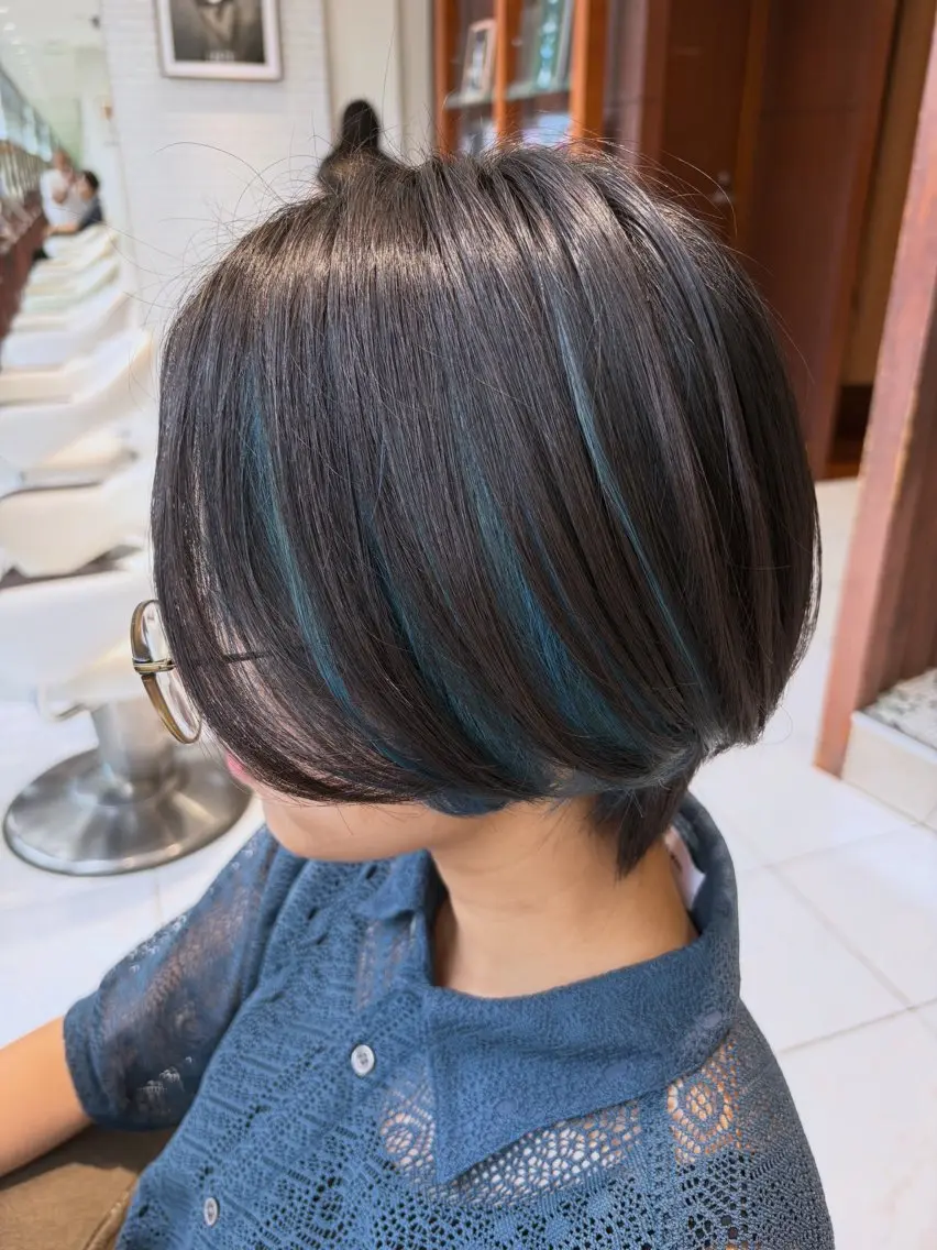 カラー 篠田 綾乃のヘアスタイル