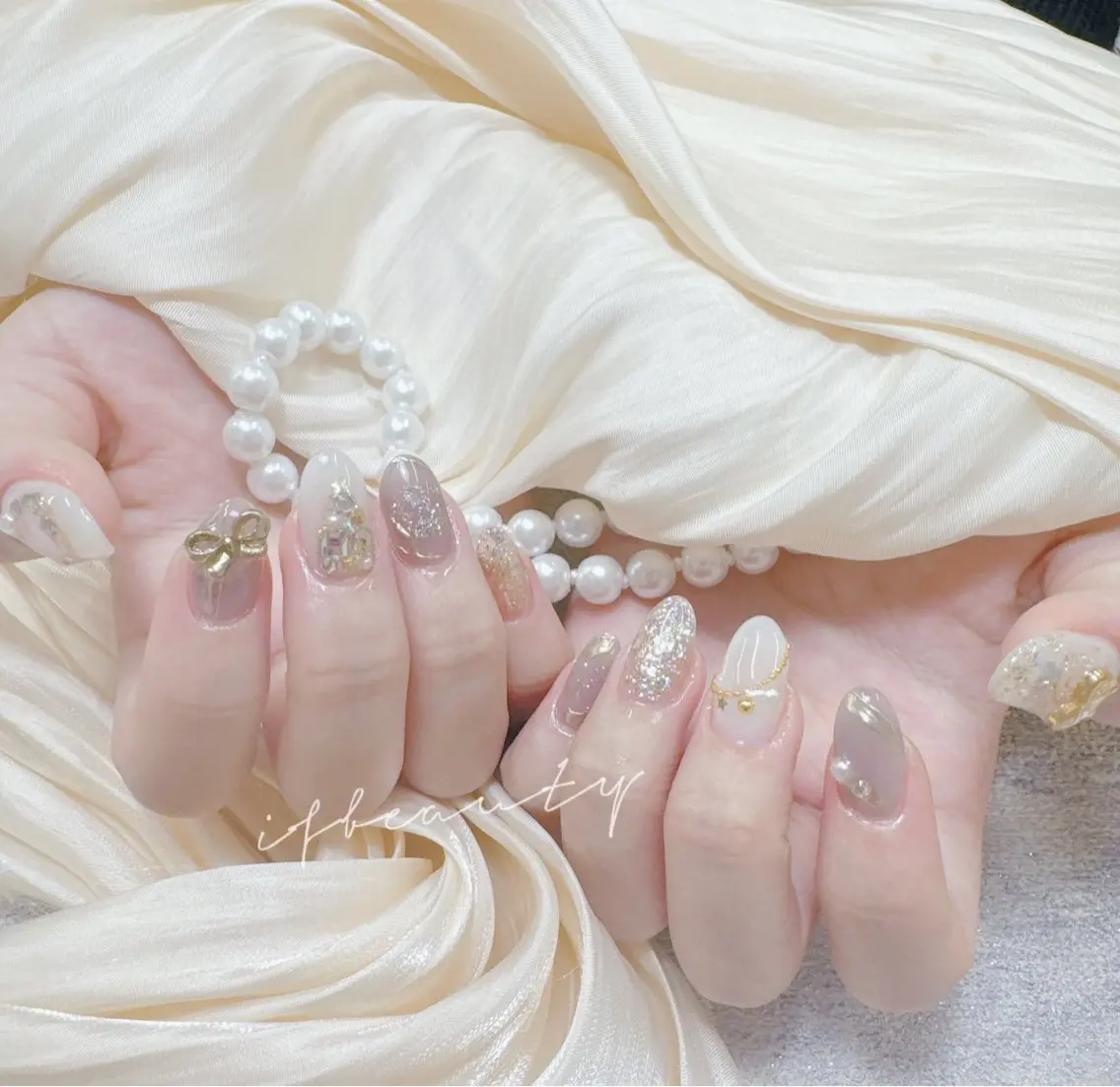 ネイル ミラーネイル リボン シンプルネイル 冬ネイル クリスマス ハンドネイル ミオ はるかのネイルデザイン
