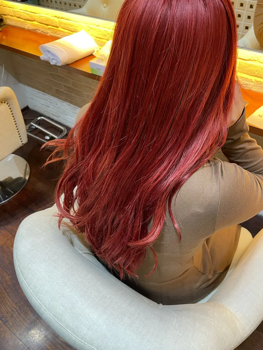 ロング カラー レッドカラー ヘアカラー CoCooN amiのヘアスタイル