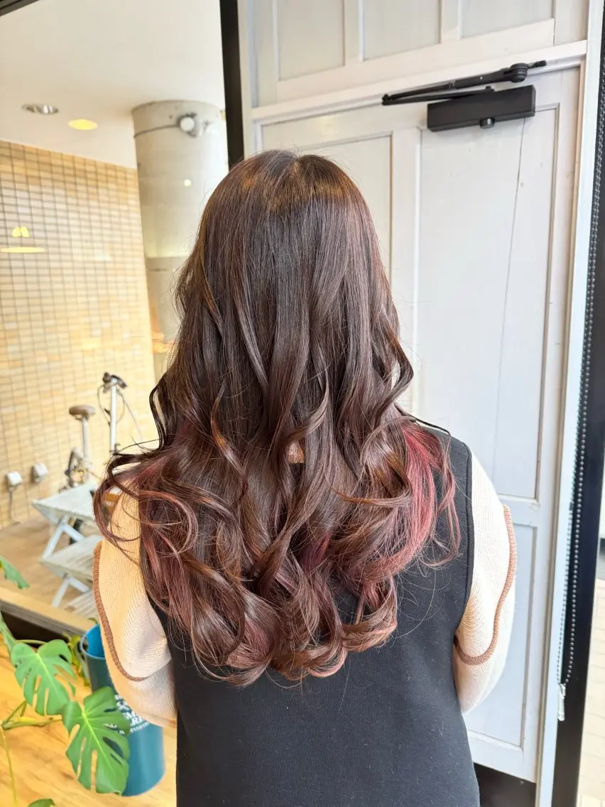ロング カラー アッシュ ピンクカラー ヘアカラー トリートメント ツキダテ ユイのヘアスタイル