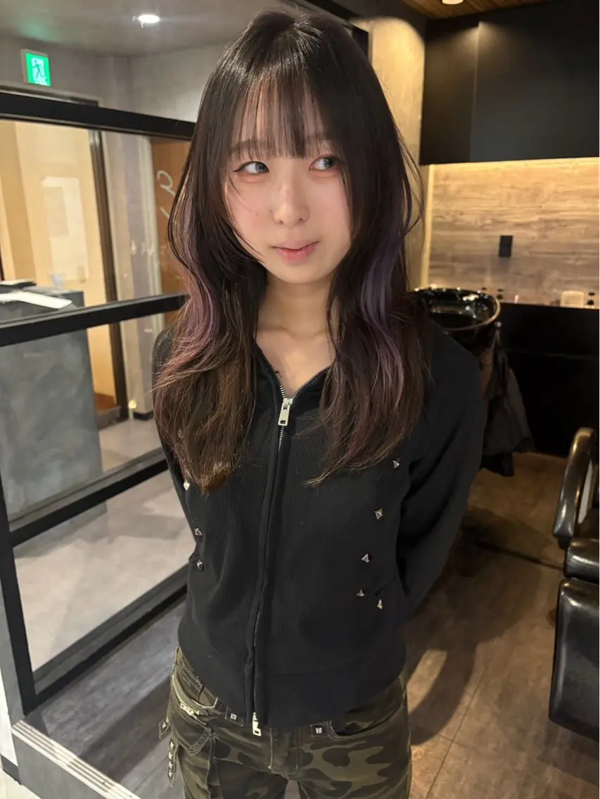 【雰囲気を変えたい方におすすめ インナーカラー+補修ケア】 インナーブリーチインナーカラーの写真
