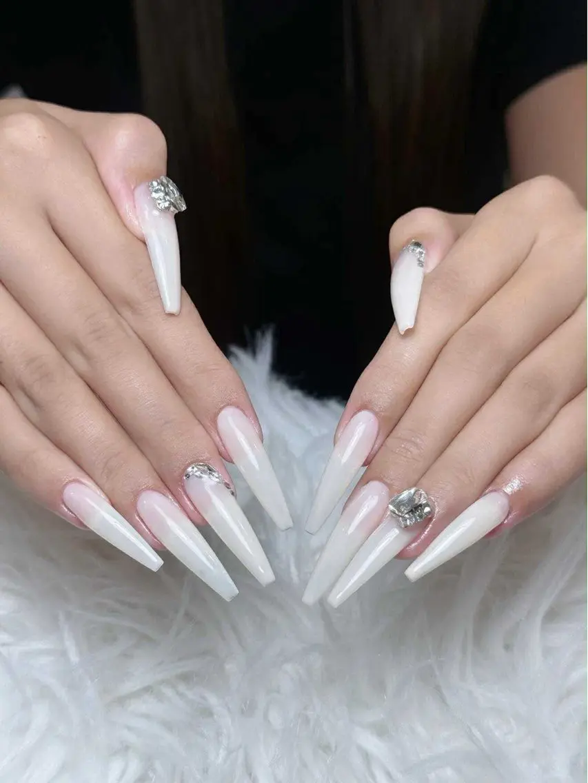 ネイル チークネイル ドット フレンチネイル グラデーション ハート ハンドネイル ハンドケア Eli Muse 新宿ネイルのネイルデザイン