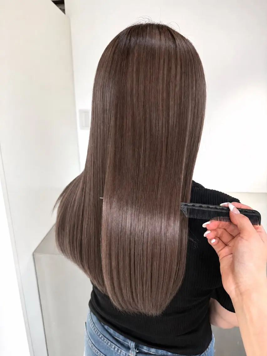 セミロング カラー 透明感カラー グレージュ ミルクティーグレージュ ヘアカラー トリートメント Miyu .のヘアスタイル