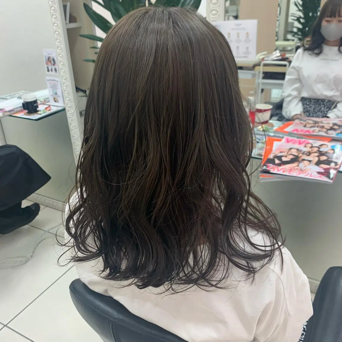 セミロング カラー アディクシーカラー アッシュ ベージュカラー 透明感カラー カット ヘアカラー トリートメント ウスイ ハルカのヘアスタイル