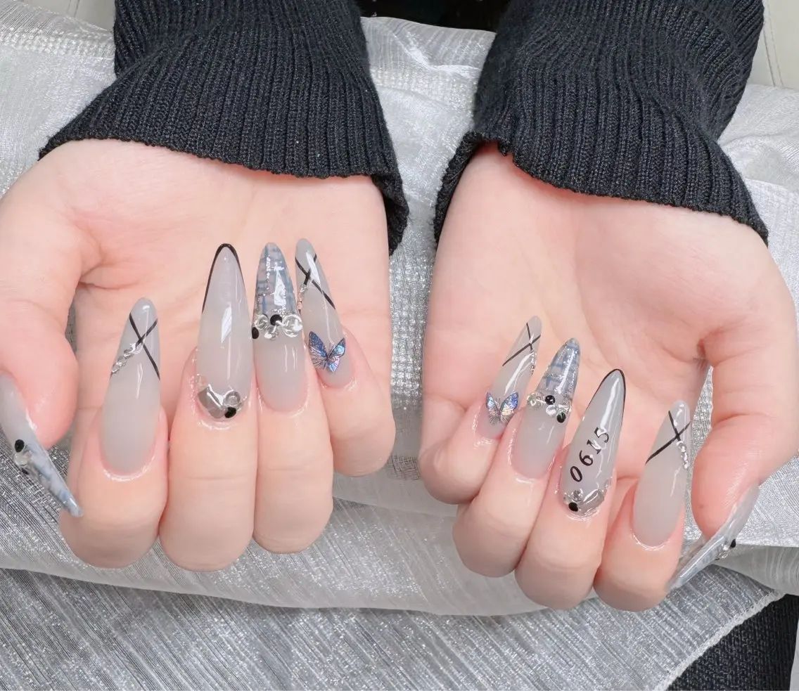 ネイル フレンチネイル ジェルネイル ガラスフレンチ ハロウィン ハート H.baby Nail Salonのネイルデザイン