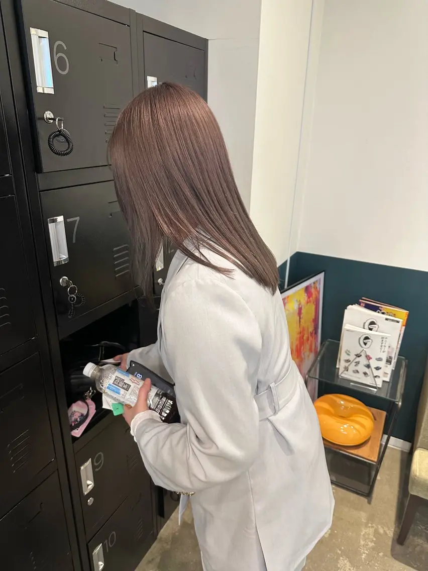 カット+ブリーチオンカラーの写真