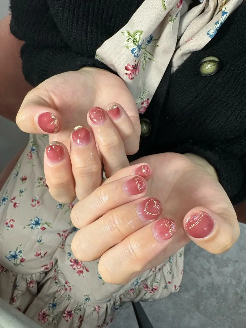 ネイル LAVISH 大和店 emi・:*+のネイルデザイン