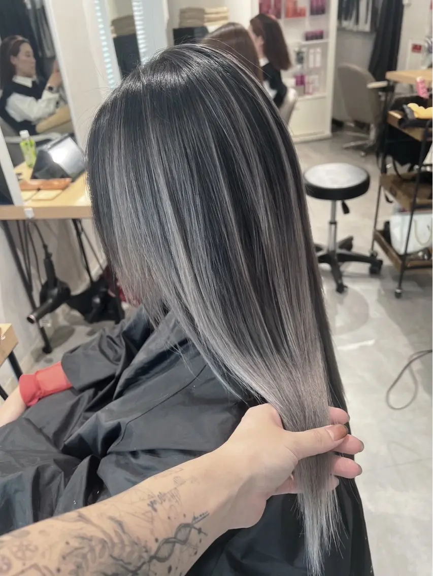 ミディアム カラー バレイヤージュ グレージュ レイヤーカット 指名数No.1 /NAOYAのヘアスタイル
