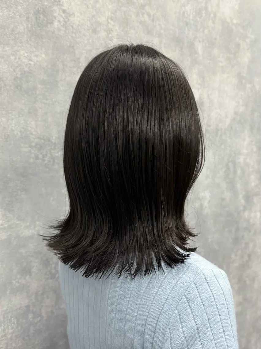 ミディアム レイヤーカット 外ハネヘア 郷原 奈々のヘアスタイル