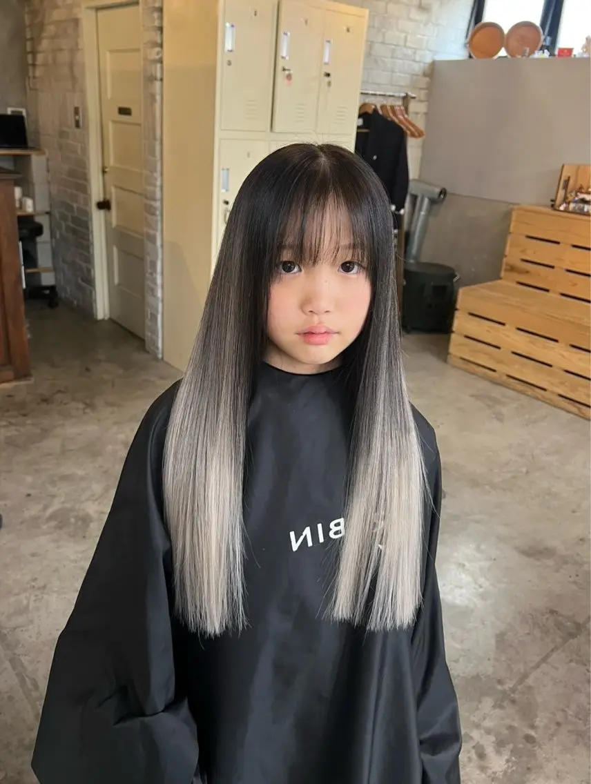ロング カラー バレイヤージュ シルバー ホワイトシルバー レイヤーカット ヘアカラー トリートメント 指名数No.1 /NAOYAのヘアスタイル