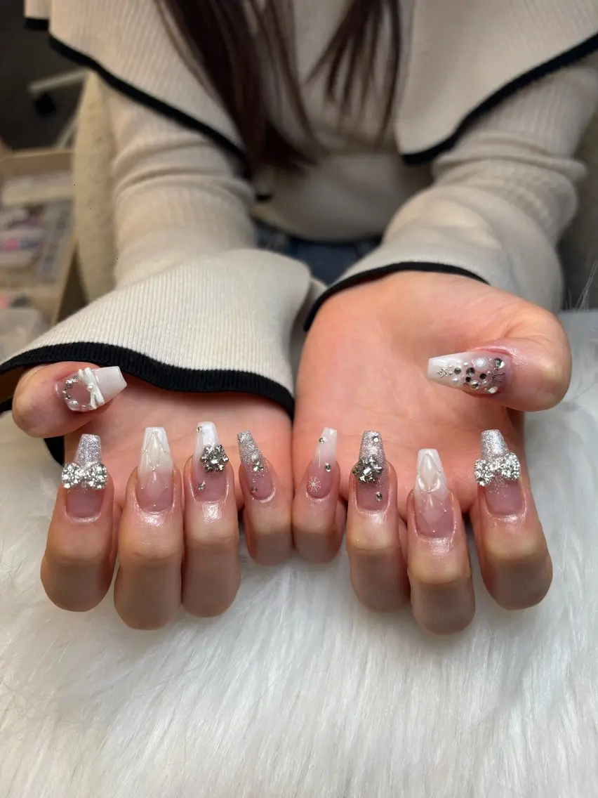 ネイル グラデーション キラキラネイル ワンカラーネイル 冬ネイル Jenn Nail Salonのネイルデザイン