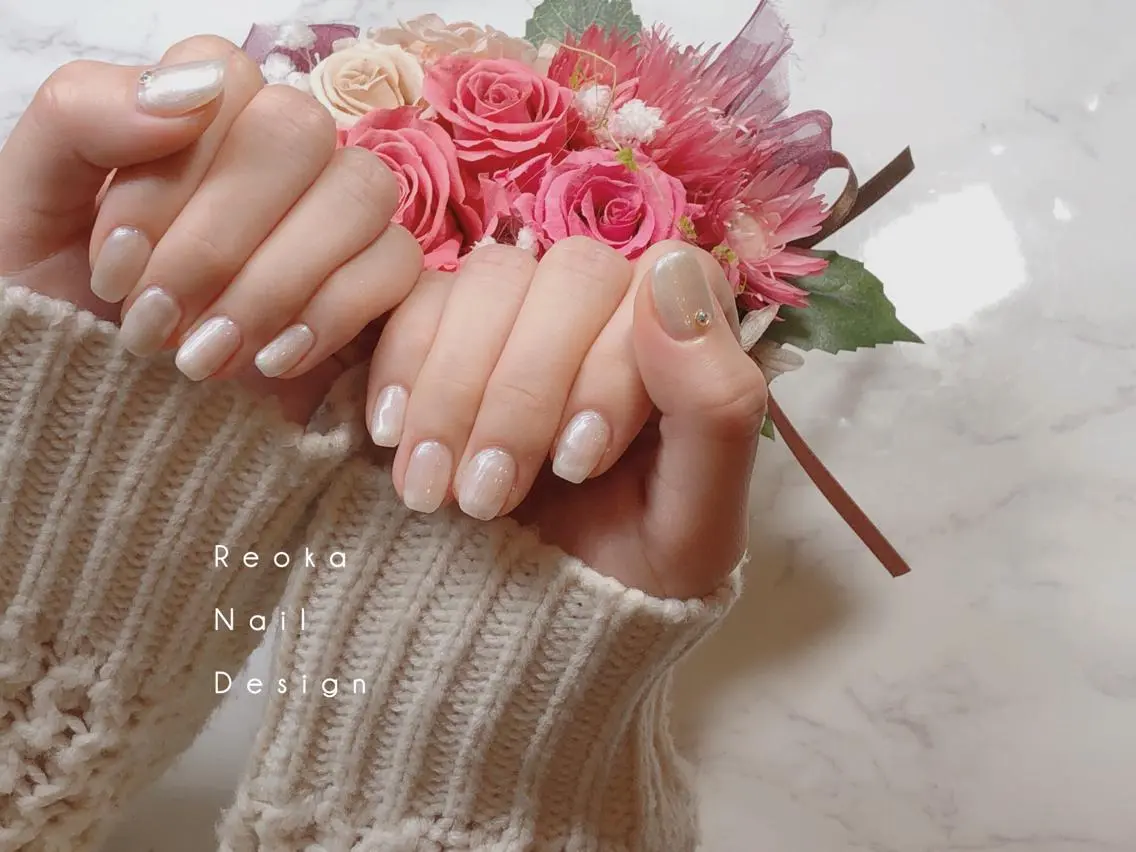 ミディアム ネイル ハンドネイル Blowe ニュアンスのネイルデザイン