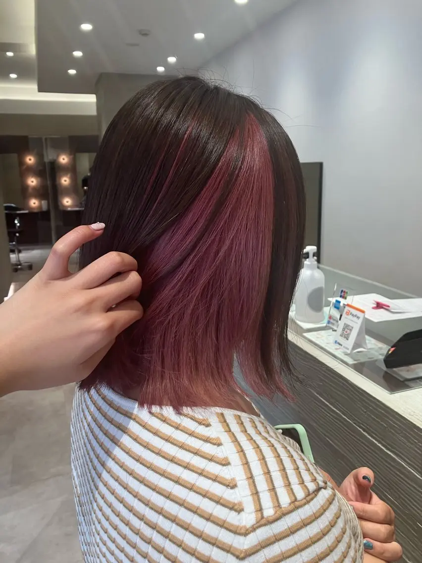 ミディアム カラー ピンクカラー サキ🤍ハイトーン 🪩レイヤーカットのヘアスタイル