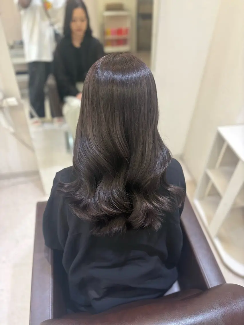 セミロング カット ヘアカラー Lis都島/門田 夏鈴のヘアスタイル