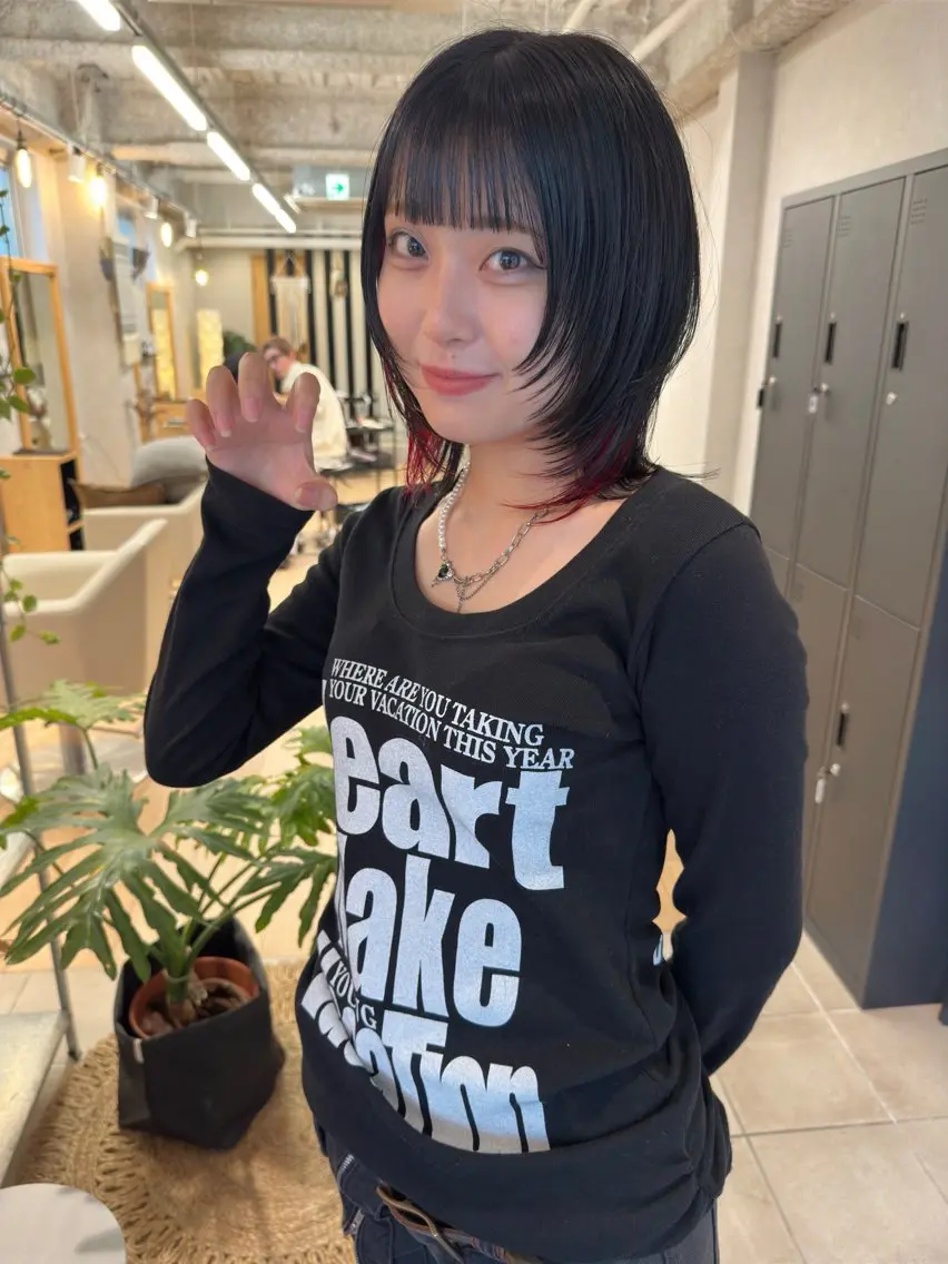 ミディアム カラー レッドカラー ウルフカット broocH 清水 駿【デザインカラー】のヘアスタイル