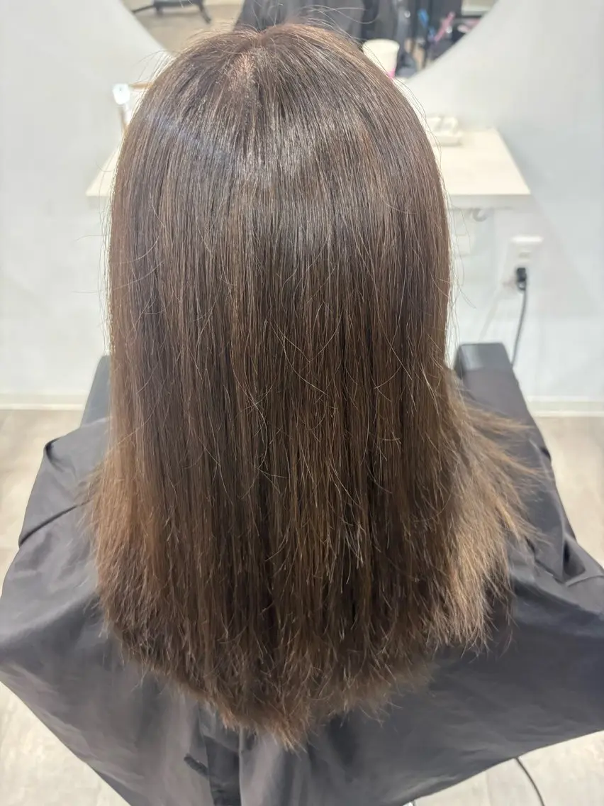 セミロング カラー ブリーチ トゥーレ ゆぅこのヘアスタイル