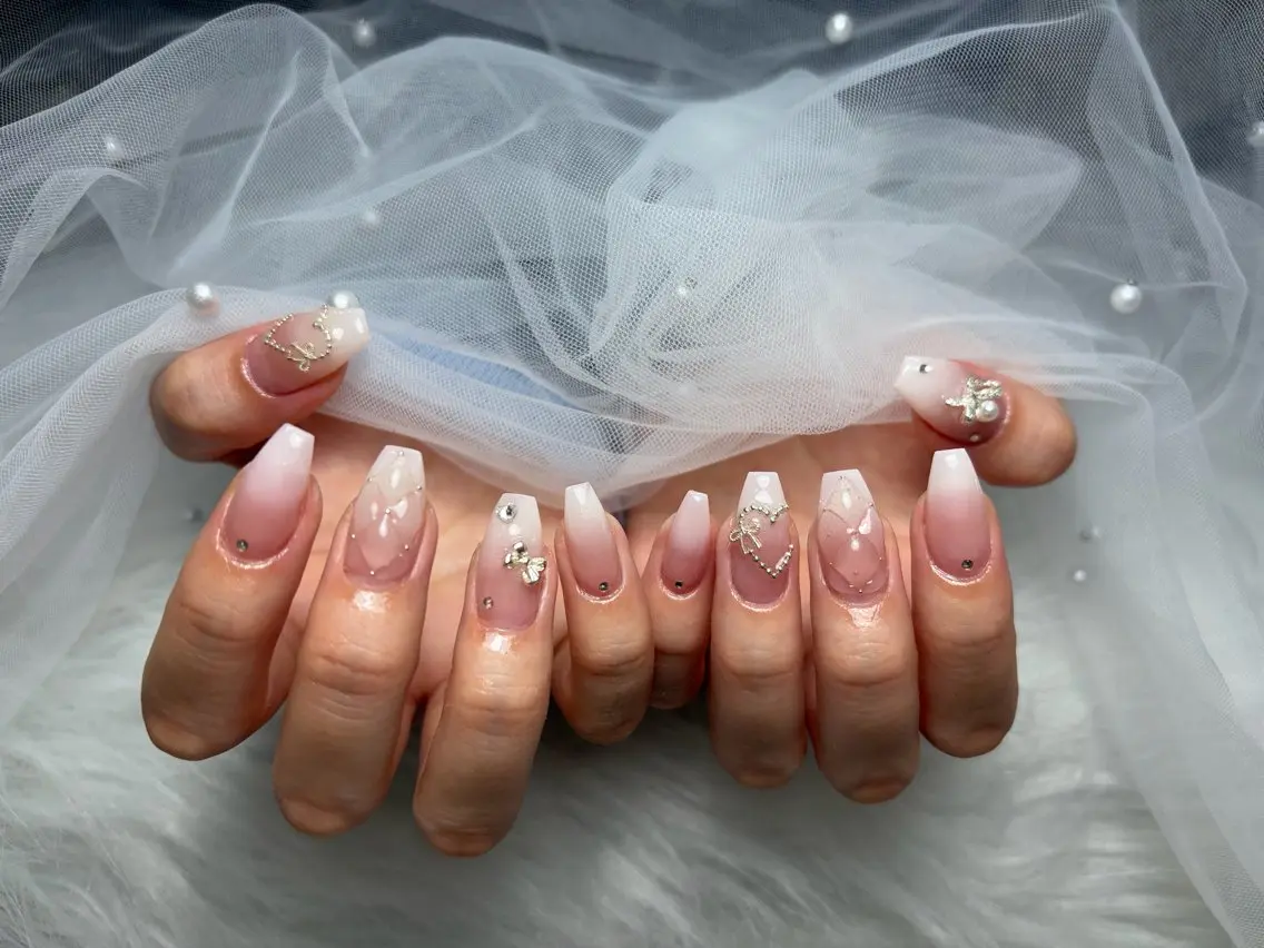 ネイル アートネイル 長さ出し ジェルネイル 韓国ネイル マグネットネイル ハンドネイル Cloudy Chan Nailのネイルデザイン