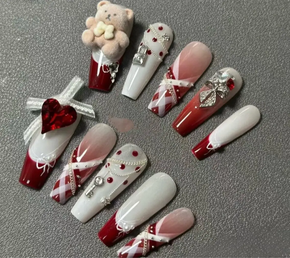 💓💅✨長さだしつけ放題✨華やかでゴージャスなデザインがお好きな方におすすめ！デザインのご相談も大歓迎です♪の写真
