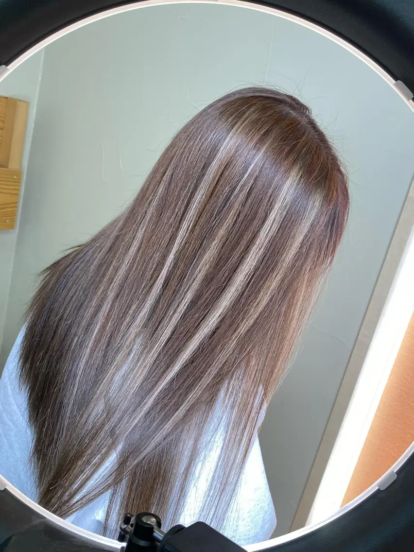 20代限定ハイライト＋カラー＋トリートメントの写真