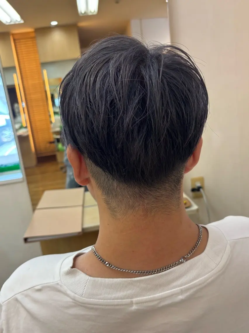 ショート カラー メンズ メンズブリーチ ブリーチ シルバー 植野 陽菜のヘアスタイル