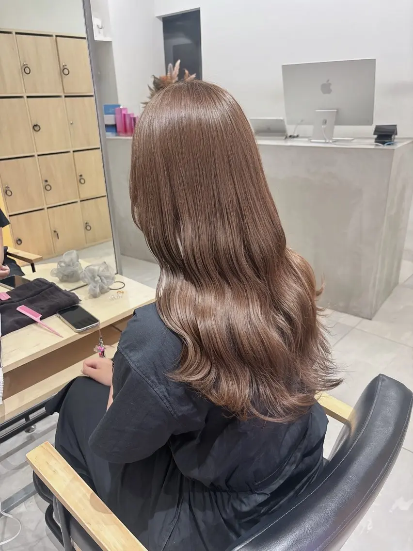 ロング カラー ヘアアレンジ ヘアカラー トリートメント ベージュ/グレージュ 🧸あやか/表参道のヘアスタイル