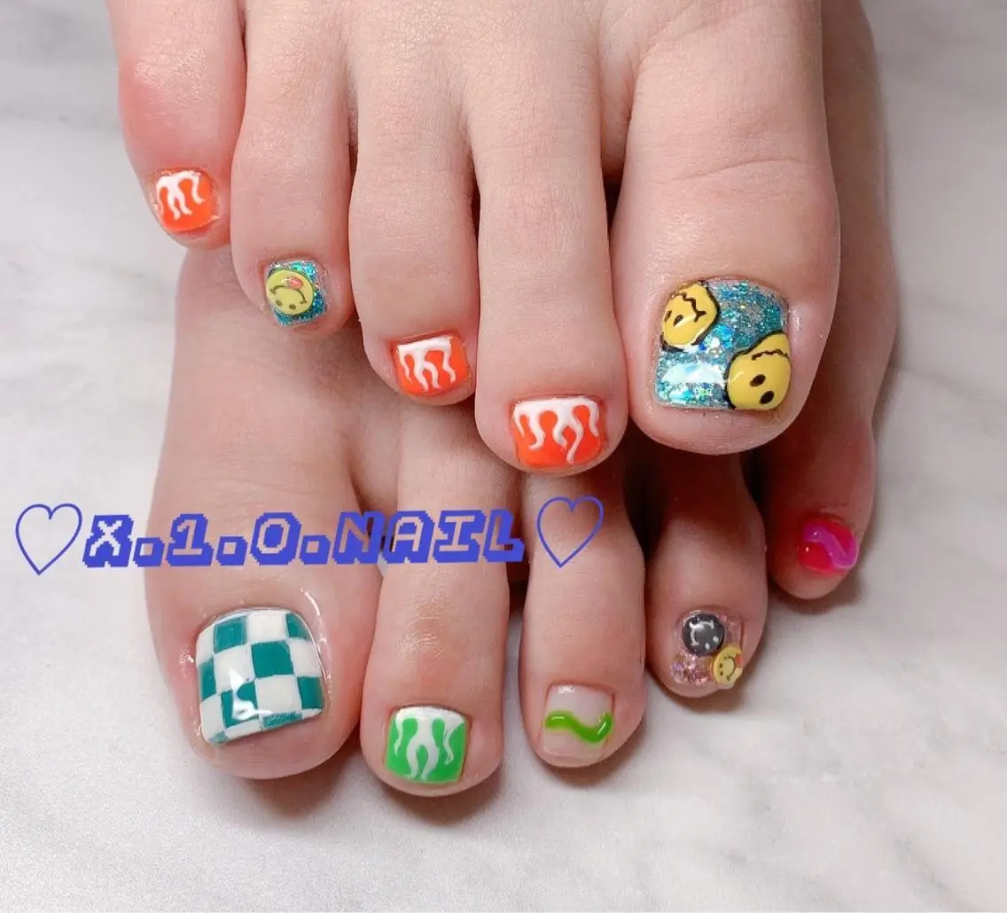 ネイル アニマル柄 アートネイル フットネイル キラキラネイル ニュアンスネイル x.1.0.nail ♡Cのネイルデザイン