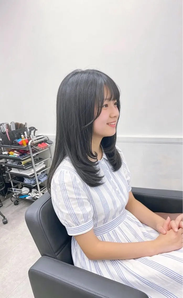 セミロング 友田 千栄のヘアスタイル