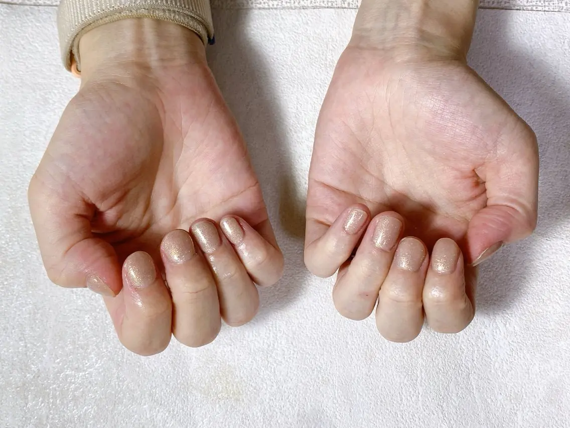 ネイル オーロラネイル フットネイル フレンチネイル ジェルネイル キラキラネイル ハンドネイル mogunail &blowのネイルデザイン