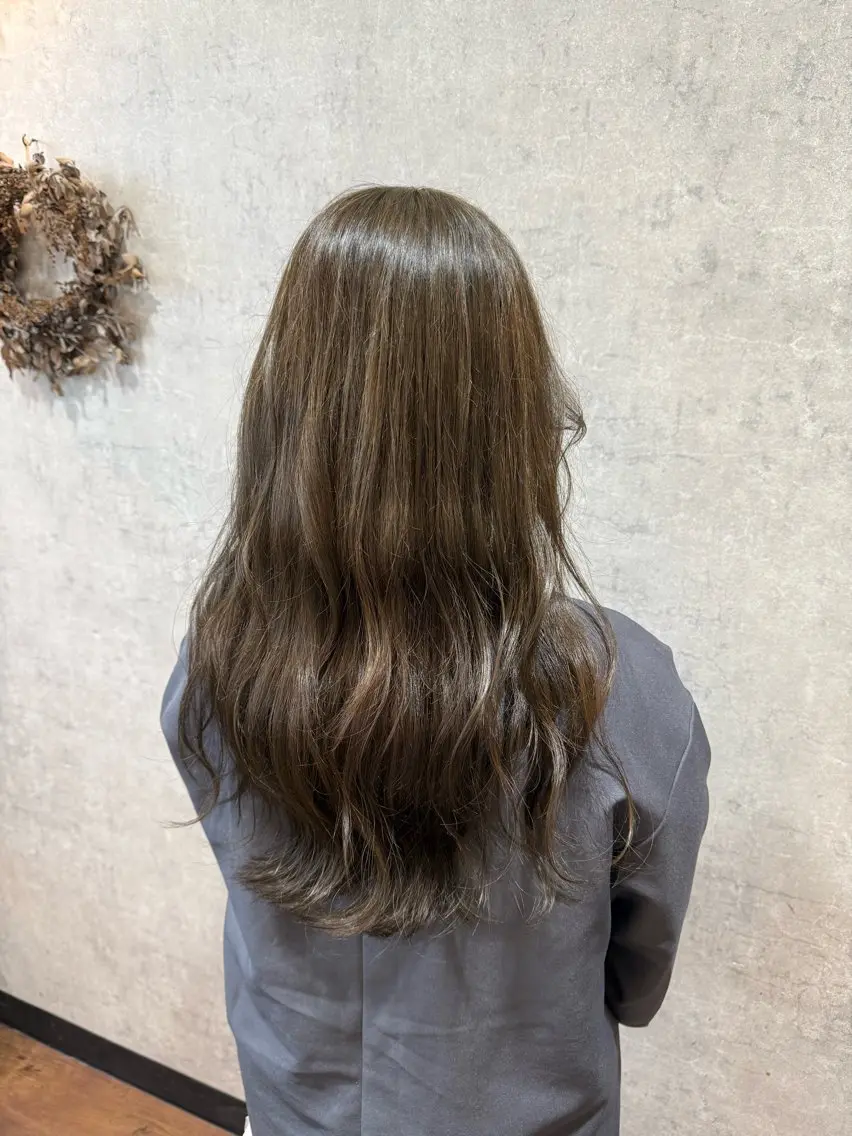 ミディアム カラー ブリーチ 透明感カラー レイヤー/コテパーマ 松本　希愛のヘアスタイル