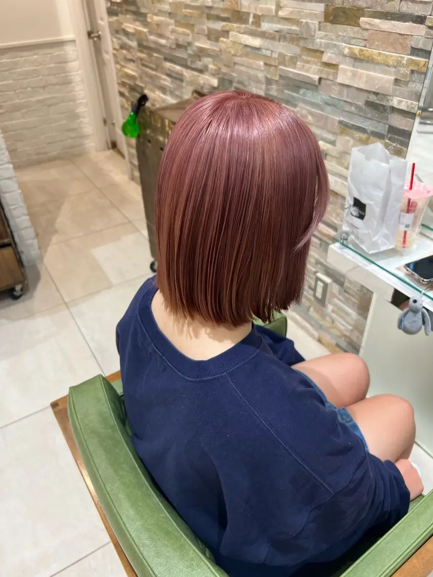 カラー ベージュカラー ブリーチ ピンクカラー ピンクベージュ ヘアカラー 山口 愛紗花のヘアスタイル