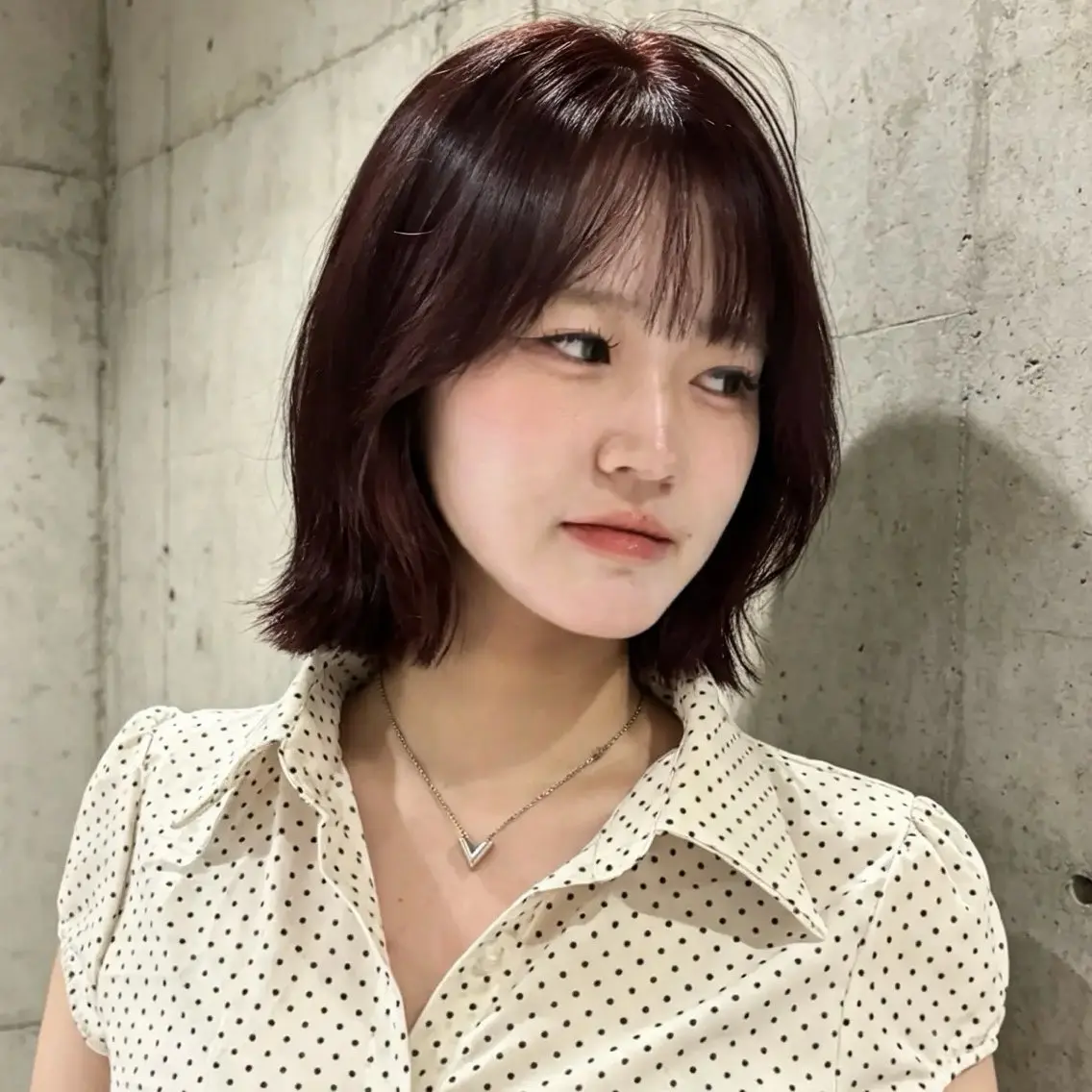 ミディアム カラー ブリーチ ボルドーカラー デザインカラー くびれヘア くびれレイヤー カット ヘアカラー レイヤー/ブリーチ /🦋Ayana🦋のヘアスタイル