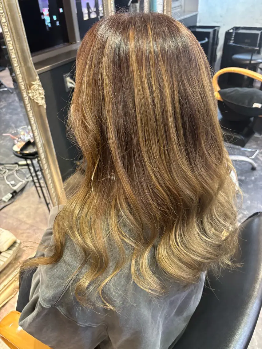 ロング 佐藤 莉子のヘアスタイル