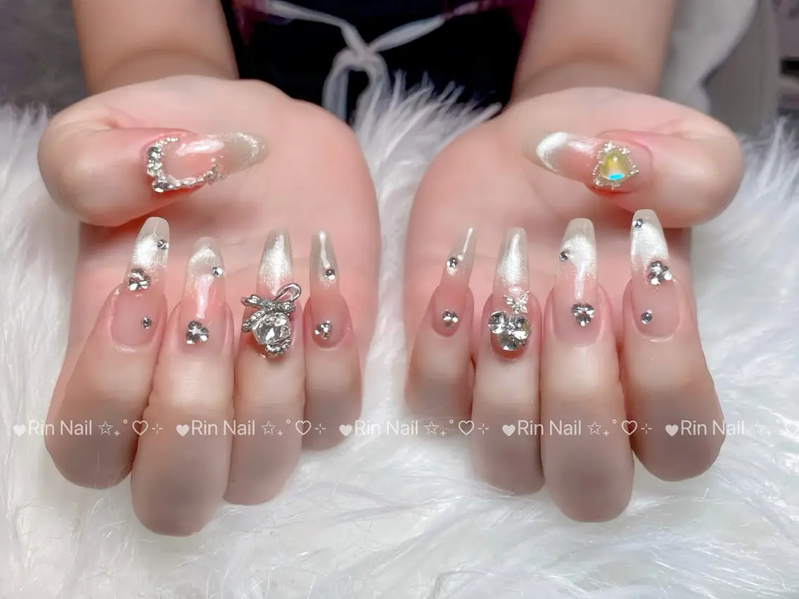 ネイル ブルー フラッシュネイル フラワーネイル ホログラムネイル キラキラネイル ハンドネイル Rin Nail 新大久保店のネイルデザイン