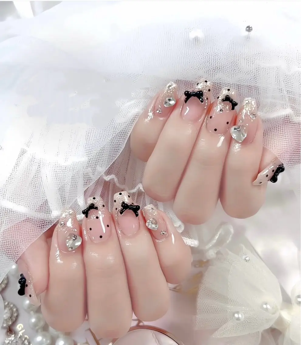 ロング 外国人風カラー 韓国風ヘア ハンドネイル E🌷nail 長さだし専門店のネイルデザイン