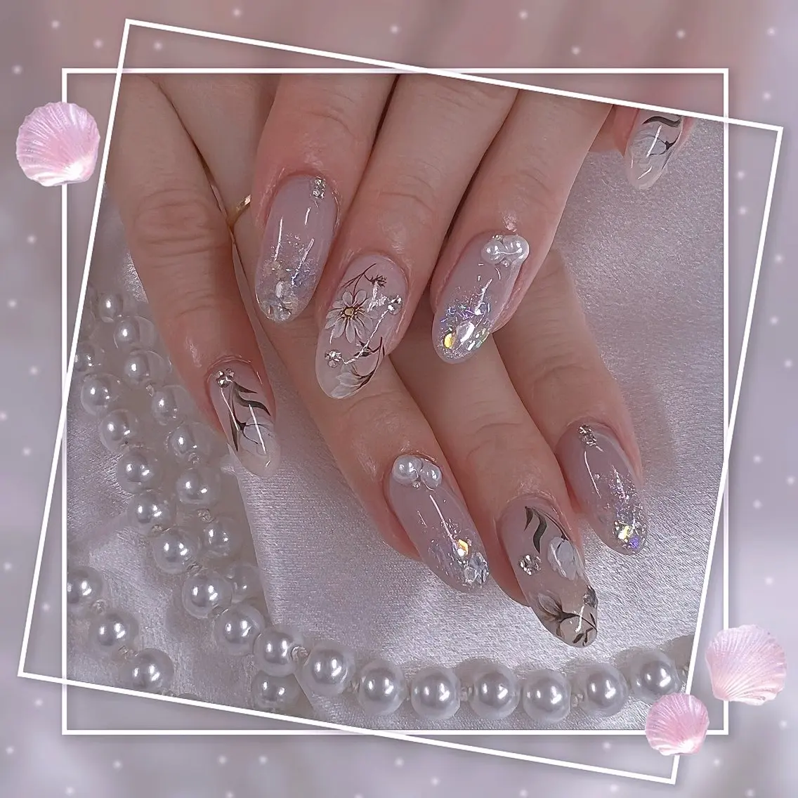 ネイル フレンチネイル グラデーション キラキラネイル 韓国ネイル マグネットネイル ハンドネイル ハンドケア Chill Nailsalonのネイルデザイン