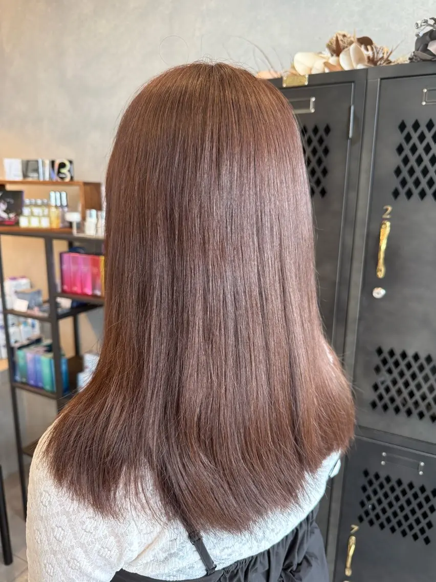 セミロング カラー ブラウンカラー ラベンダーカラー ラベンダーブラウン ヘアカラー トリートメント 大崎 友莉のヘアスタイル