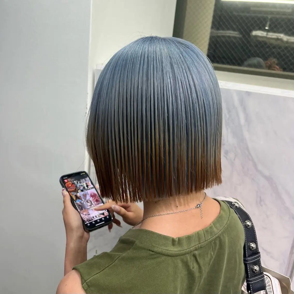 ミディアム カラー ヘアカラー レン🎨ハイトーン× エクステ🎨渋谷のヘアスタイル