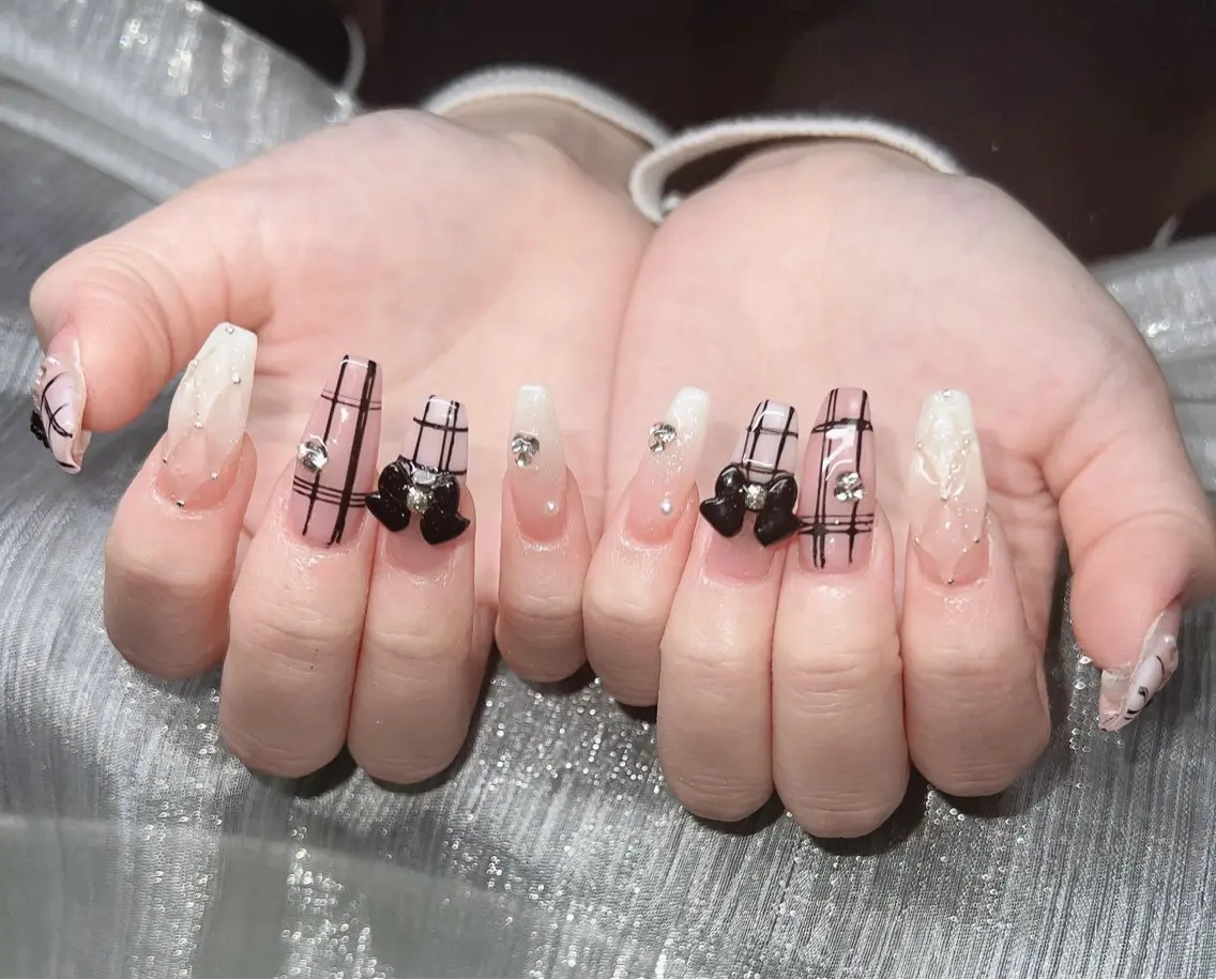 ネイル オーロラネイル チークネイル 長さ出し フットネイル フレンチネイル ハンドネイル Lee Nailsのネイルデザイン