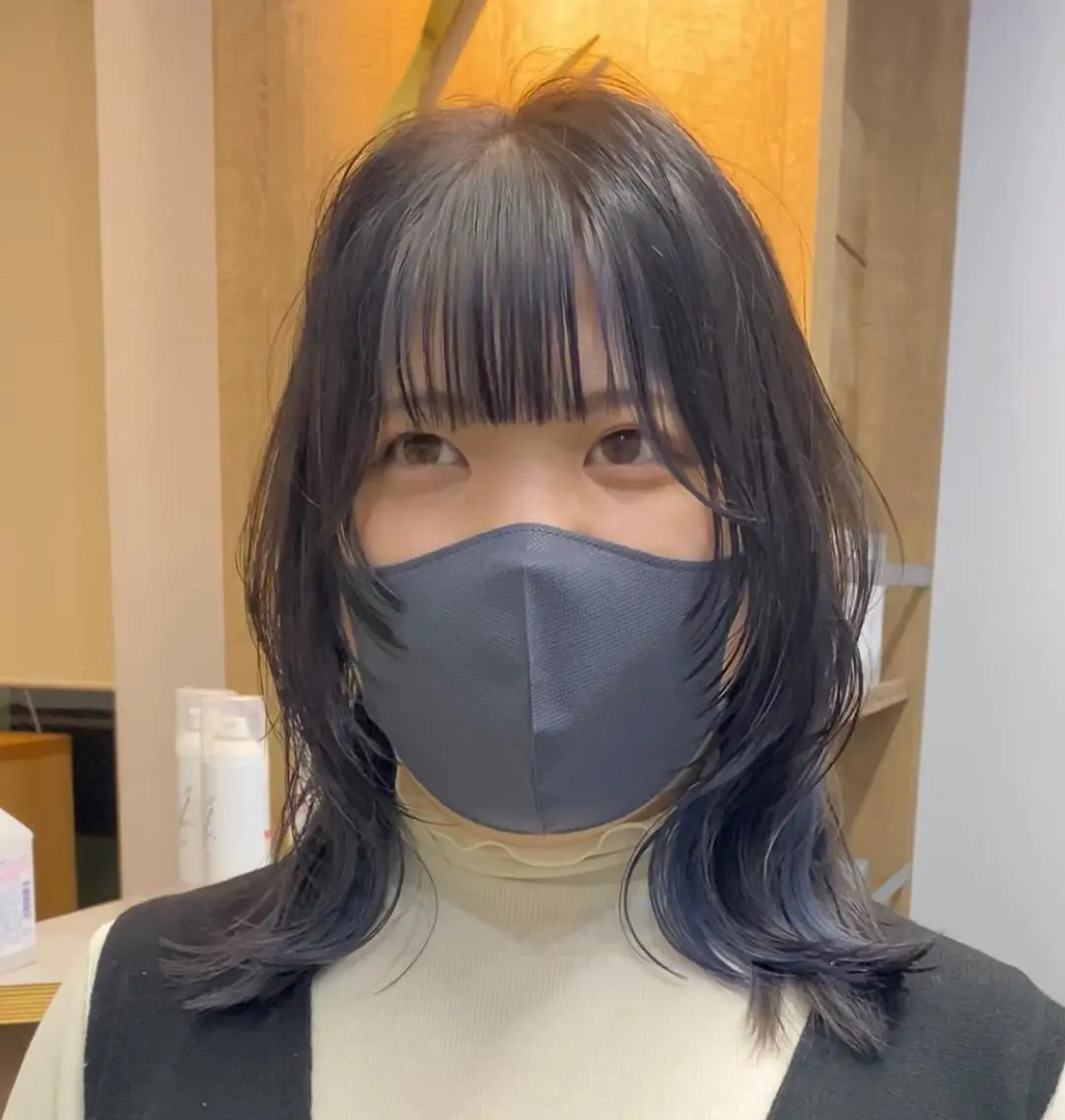 ミディアム ウルフカット 横尾 歩のヘアスタイル