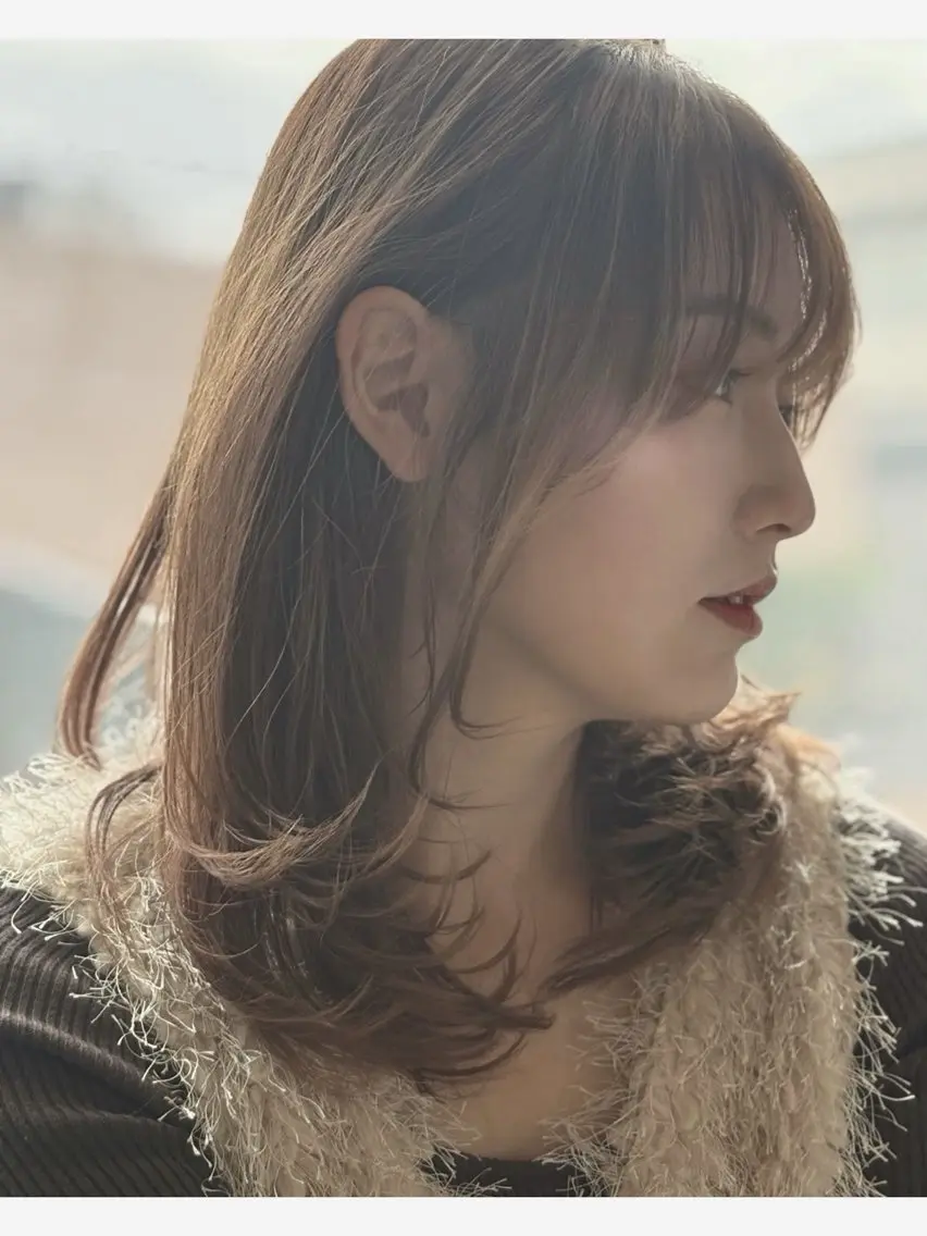 ミディアム カラー パーマ ミディアムレイヤー 透明感カラー レイヤーカット カット ヘアカラー トリートメント 透明感カラー レイヤー/コウスケのヘアスタイル
