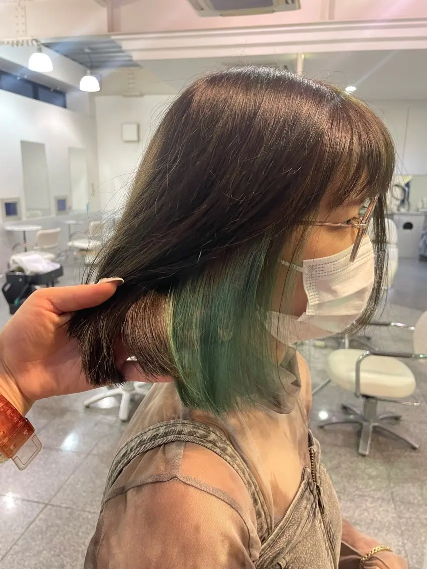 ショート カラー イヤリングカラー ヘアカラー トリートメント ハイトーン/ブリーチ 🤍足立里湖のヘアスタイル