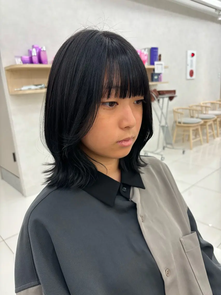 ミディアム カット ヘアカラー 韓国透明感カラー🌀 yuukiのヘアスタイル